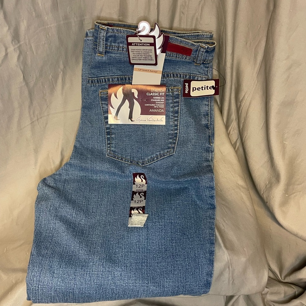 NWT Gloria Vanderbilt Light Blue Relaxed Jeans